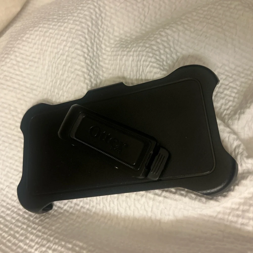 OtterBox Black Commuter Defender Series Case for iPhone 11 + Holster Pixel 4